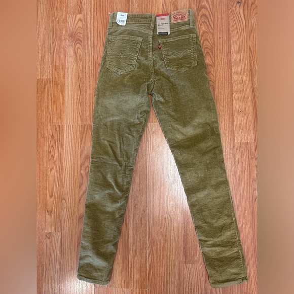 Levi’s 721 high rise skinny corduroy in a khaki color wide wale size 27 x 30 - Picture 3 of 5